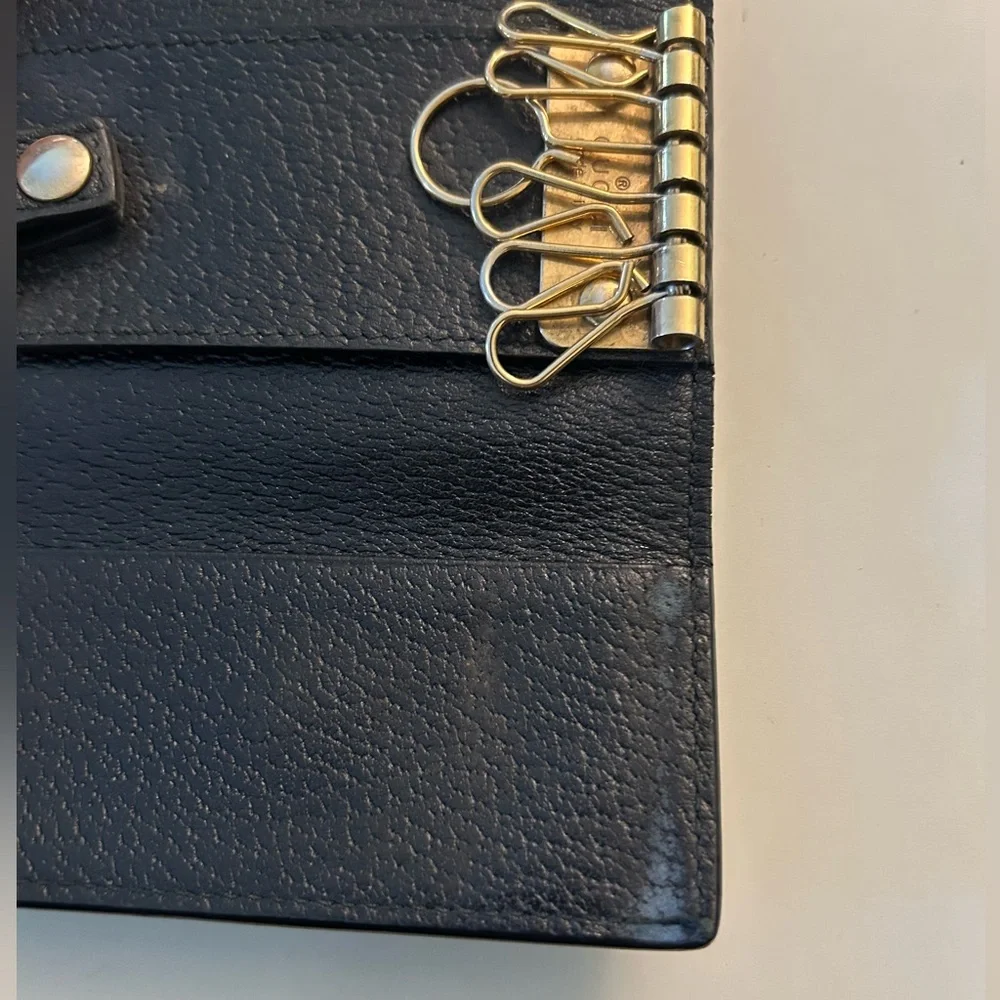 Gucci key holder with green and red Web canvas.Measurements: 4